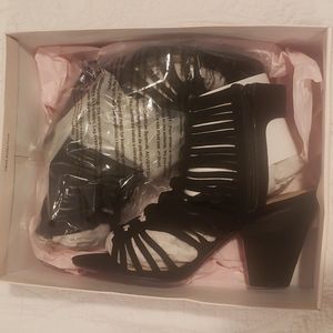 Just Fab abba black open toe booties